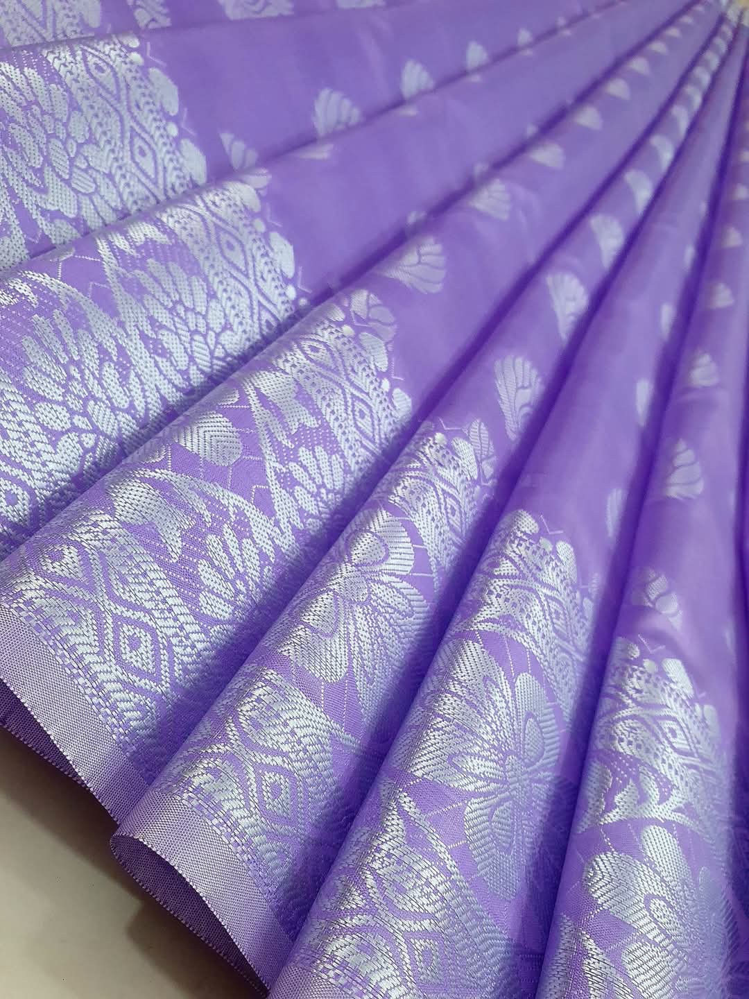 প্রিমিয়াম কাতান শাড়ি – রাজকীয় সৌন্দর্যের প্রতিচ্ছবি