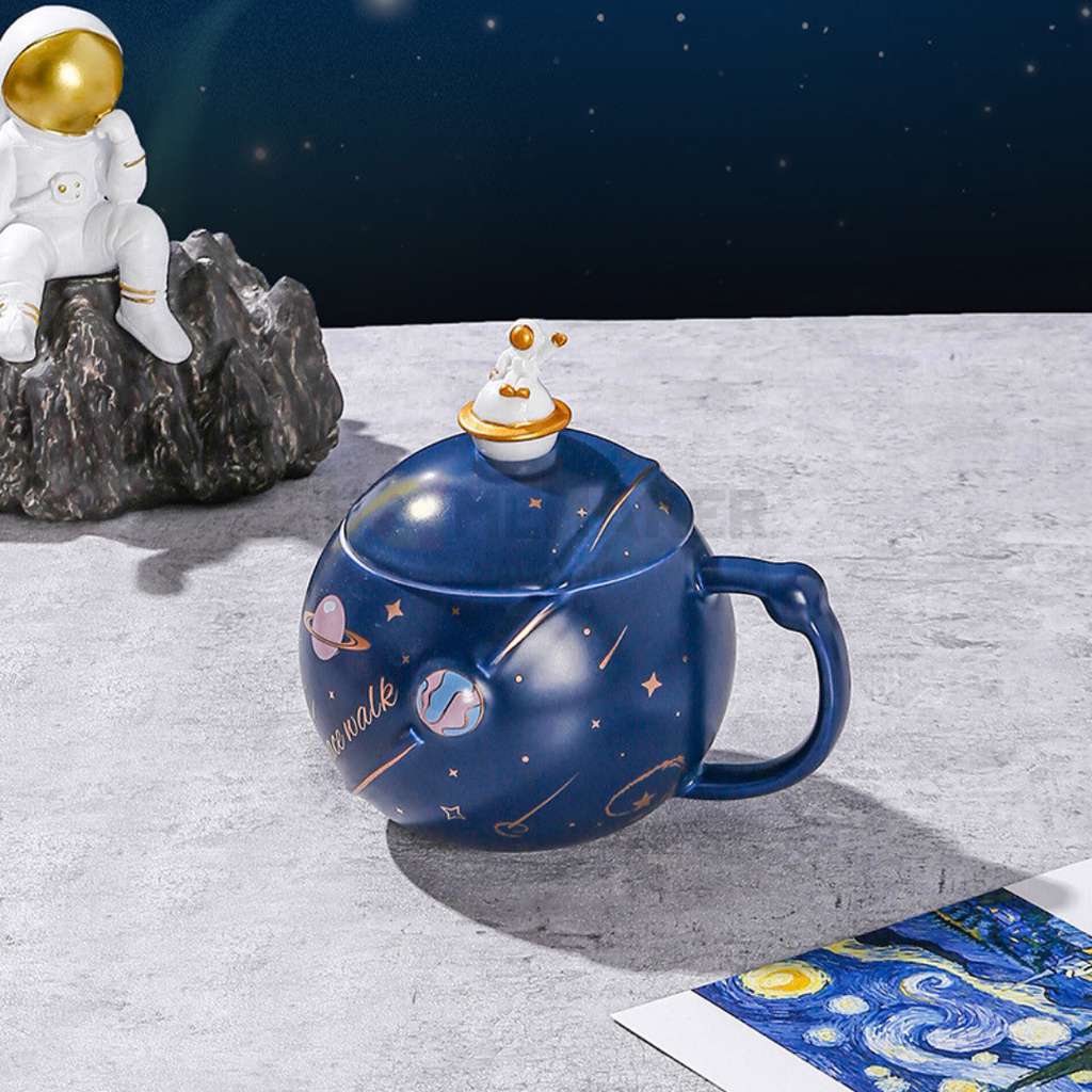 400ml Space Ceramic Cup with Spoon & Lid – Astronaut Moon Landing Coffee Mug