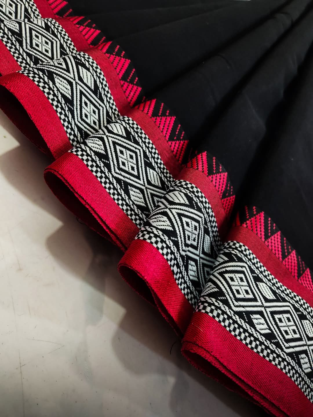 পিয়ার আড়ং কটন শাড়ি – আভিজাত্যের ছোঁয়া